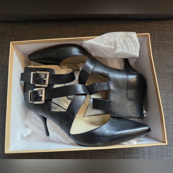 Michael Kors Black Pointed Heals. Size 8 - Picture 2 of 12